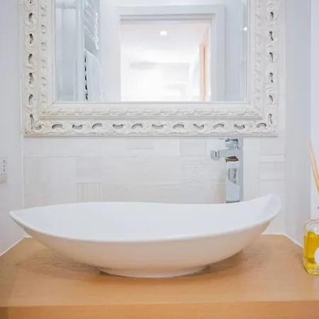 Private Modern In Villa Taormina