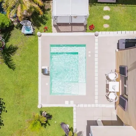 Private Modern In Villa Taormina