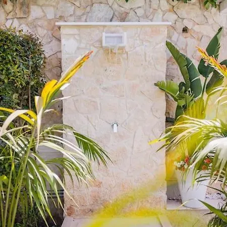 Private Modern In Villa Taormina