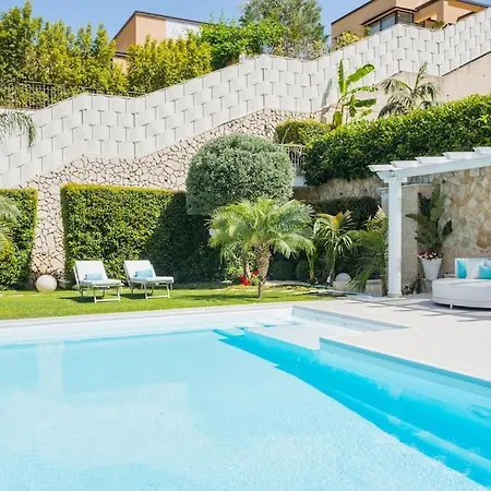 Private Modern In Villa Taormina