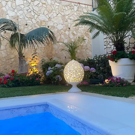 Private Modern In *