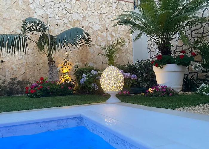Private Modern In *