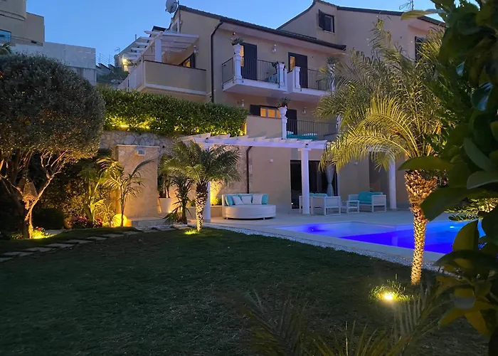 Private Modern In Villa Taormine