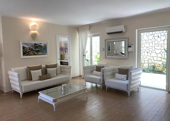 Private Modern In Villa Taormine